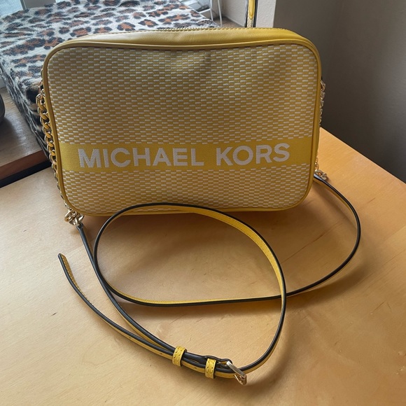 Michael Kors Crossbody in Yellow and White - Picture 6 of 17